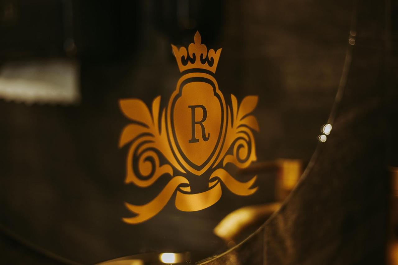 Royal Palace Вуковар Экстерьер фото
